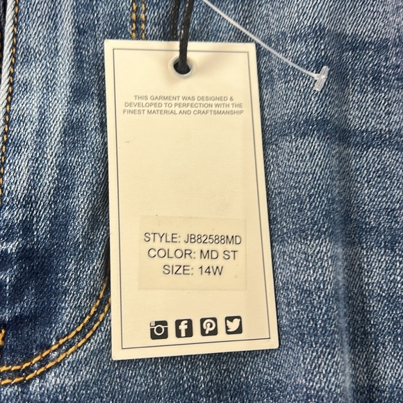 Medium Wash Classic Flare Jeans - Judy Blue - Picture 6 of 6